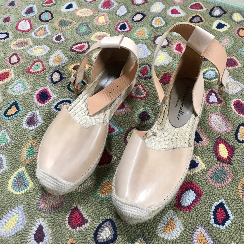 New Bettye Muller Women’s Sandals size 9.5